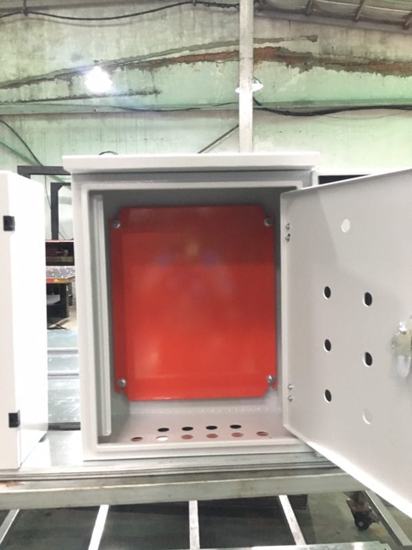 Vỏ tủ điện có cửa kính quan sát