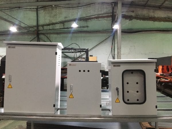 Vỏ tủ điện có cửa kính quan sát
