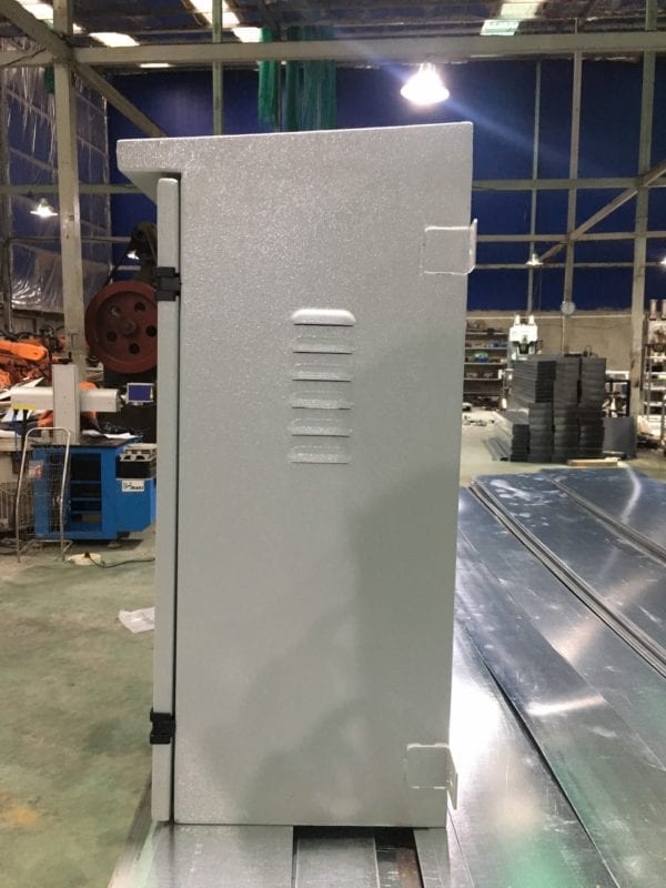 Vỏ tủ điện có cửa kính quan sát