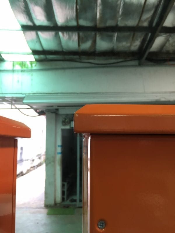 Hộp che Sensor đếm ô tô
