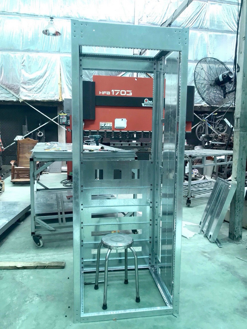 Vỏ tủ điều khiển bảo vệ 2200x800x800 tôn ZAM Vỏ tủ điều khiển bảo vệ 2200x800x800 tôn ZAM