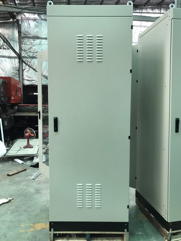 Vỏ tủ điều khiển bảo vệ 2200x800x800 tôn ZAM Vỏ tủ điều khiển bảo vệ 2200x800x800 tôn ZAM