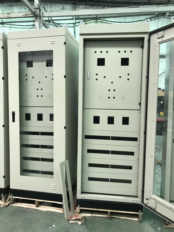 Vỏ tủ điều khiển bảo vệ 2200x800x800 tôn ZAM Vỏ tủ điều khiển bảo vệ 2200x800x800 tôn ZAM